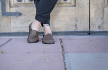 Load image into Gallery viewer, Leather Vida