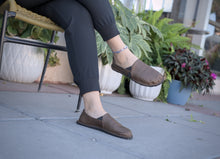Load image into Gallery viewer, Leather Vida