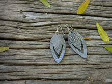 Load image into Gallery viewer, Single V Teardrop Earring